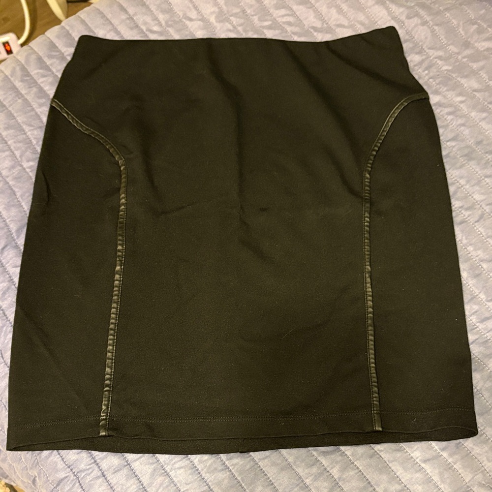 Max Studio Black Bodycon Skirt with Faux Leather Trim. Sz. Large